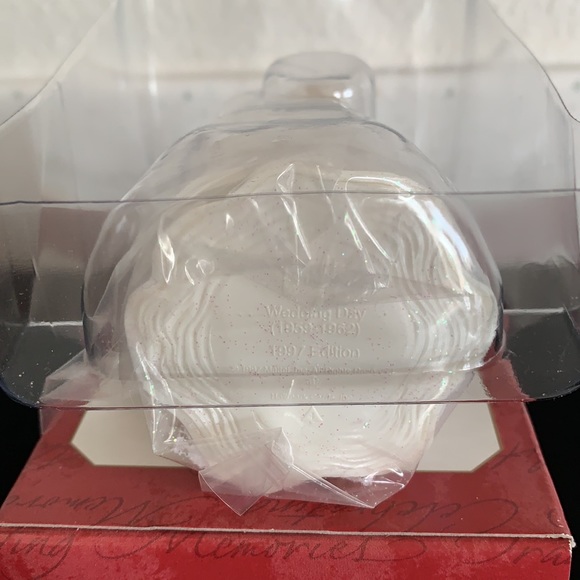 1997 Hallmark Wedding Day Barbie Ornament - Picture 9 of 16
